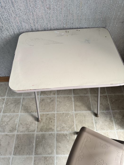 Продам детский стол и стул