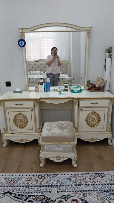 Продается кровать двухспальная с комодом