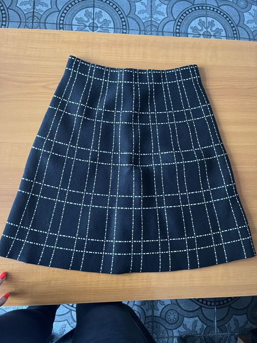 Къса плътна пола