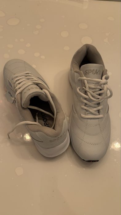 Vand adidasi Sport noi cu eticheta marimea 43 ieftin