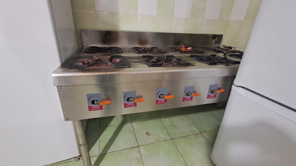 Продам газовую плиту