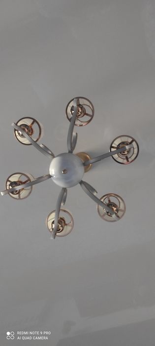 Продаю люстру. В отличном состоянии.
