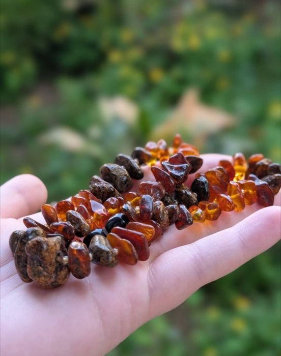 Vechi colier lant chips din chihlimbar natural baltic, cu fragmente slefuite si brute, in nuante de cognac, miere, brun inchis si rosu