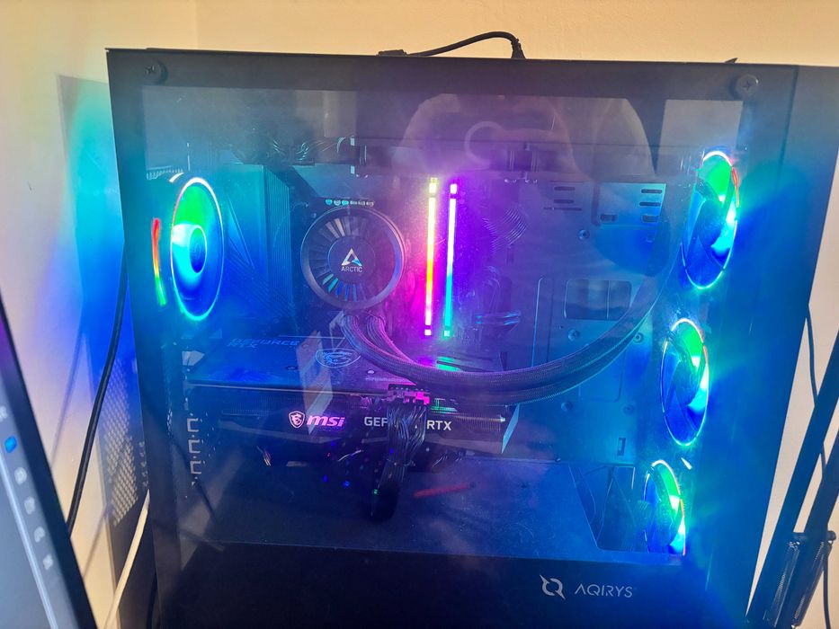 Vand pc gaming in stare foarte buna