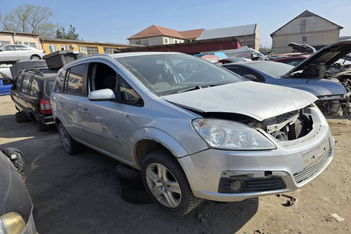 Far stanga Opel Zafira 2009 1.9 CDTI MT (100 hp)