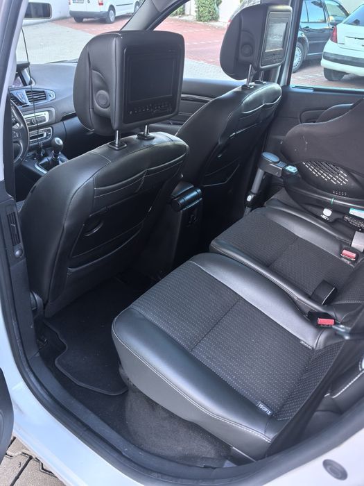 Vând Renault Grand Scenic