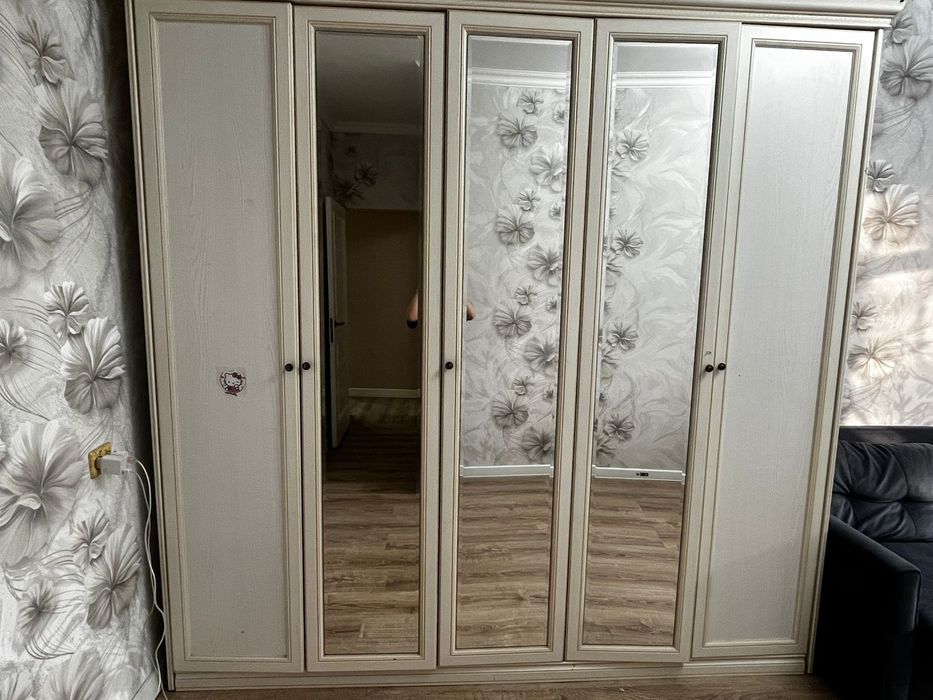 Мебель. Шифоньер б/у состояние хорошее