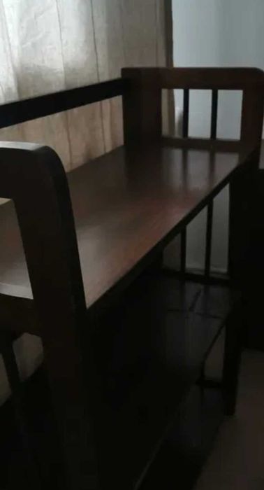 Etajera din lemn cu trei rafturi