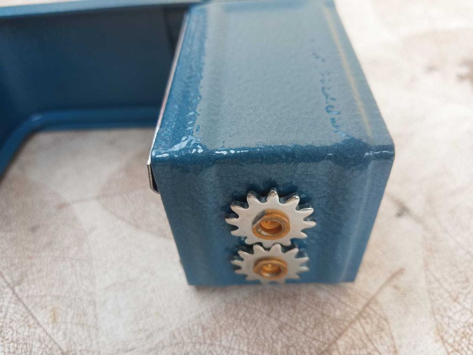 Aparat facut taitei subtiri, manuala,24x9,5x6cm ..