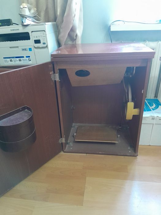 Швейная машинка в отличном состояний