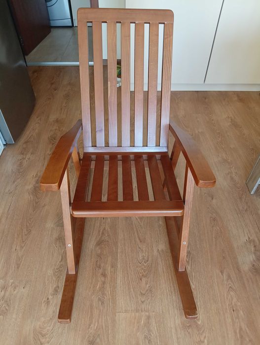 Люлеещ стол от дъбов материал