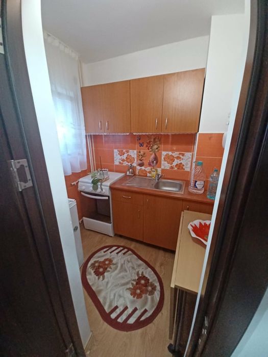 Închiriez garsoniera