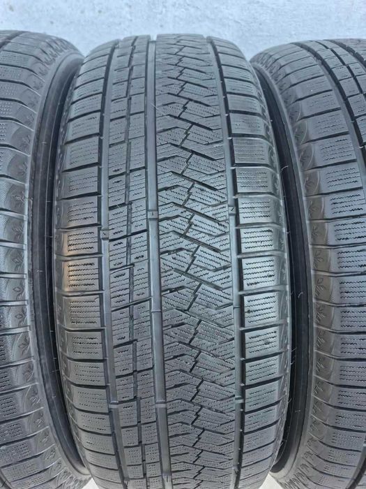 235/60R18 Triangle