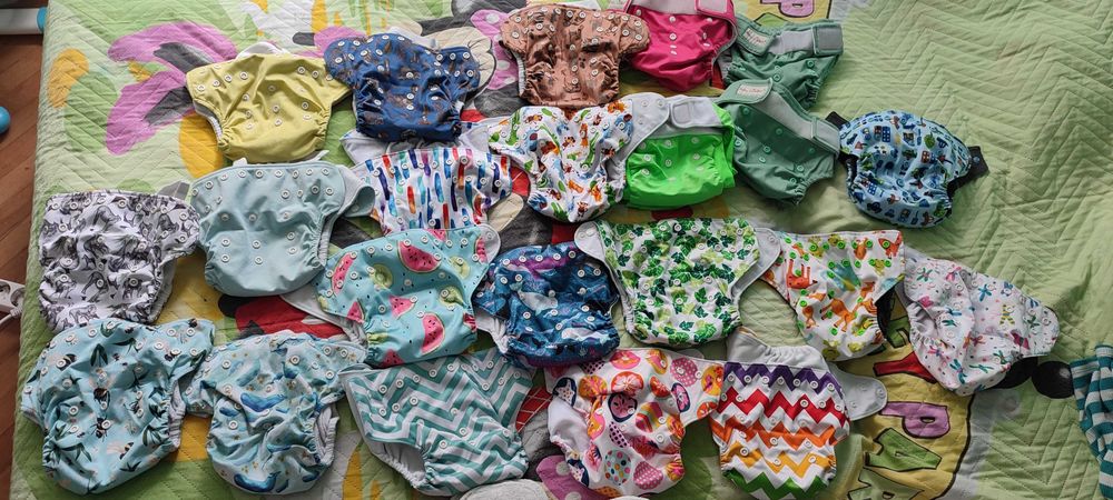 Огромен сет 22 пелени/памперси за многократна употреба и 53 подложки