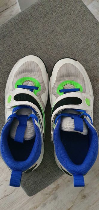 Маратонки Nike Team Hustle с кожа.