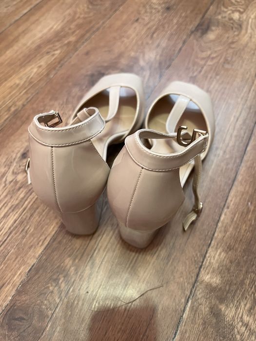 Продается качественные туфли