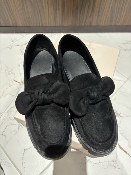 Черни велурени лоуфъри