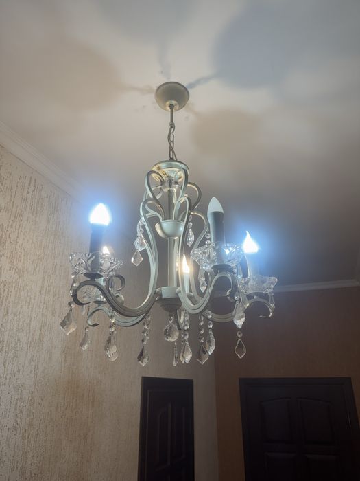 Люстры в хоршем качестве……………………………..