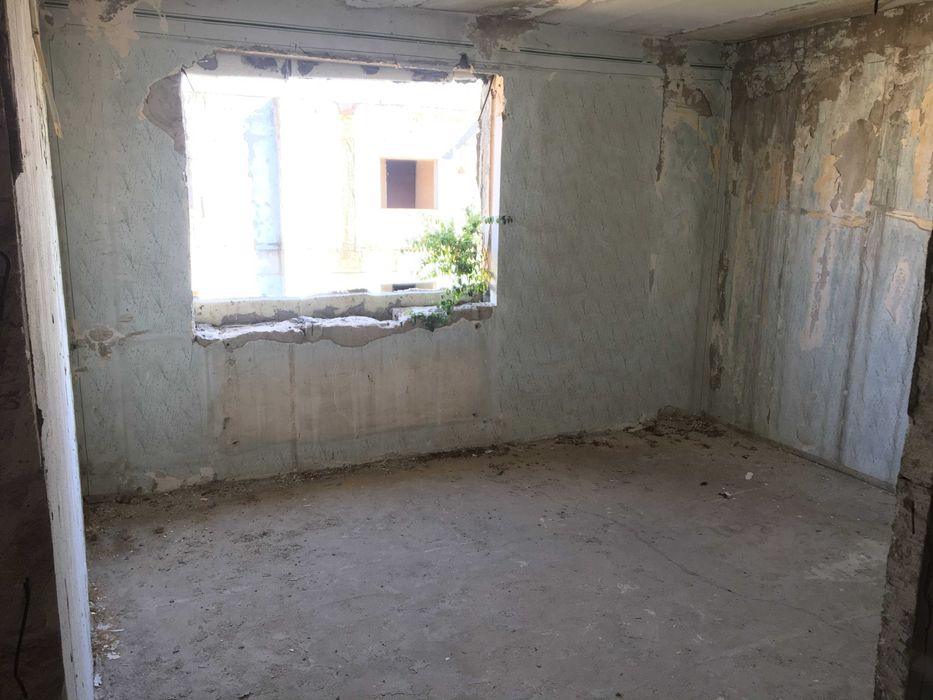 Vând bloc, comuna Gogoșu, Mehedinți, PF2, necesită renovare. 10.000 €