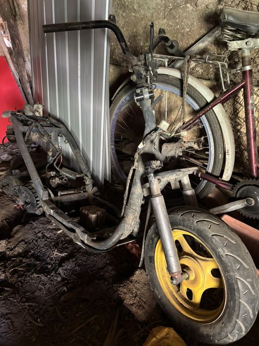 Продавам ХОНДА ДИО АФ 27 И ЧАСТИ ОТ АФ 18.