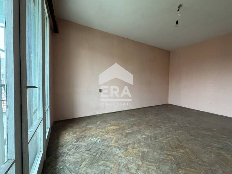 Продава се Тристаен апартамент в Силистра, Център - 76 кв.м за 727 €/кв.м - Снимка #4