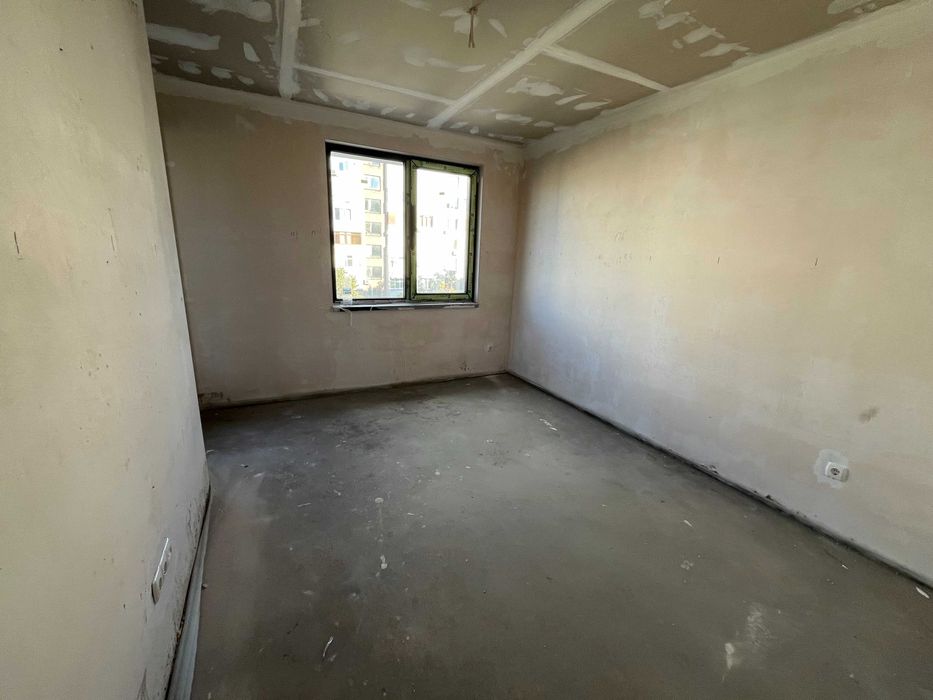 Продава се Тристаен апартамент в Казанлък - 117 кв.м за 1351 €/кв.м - Снимка #2