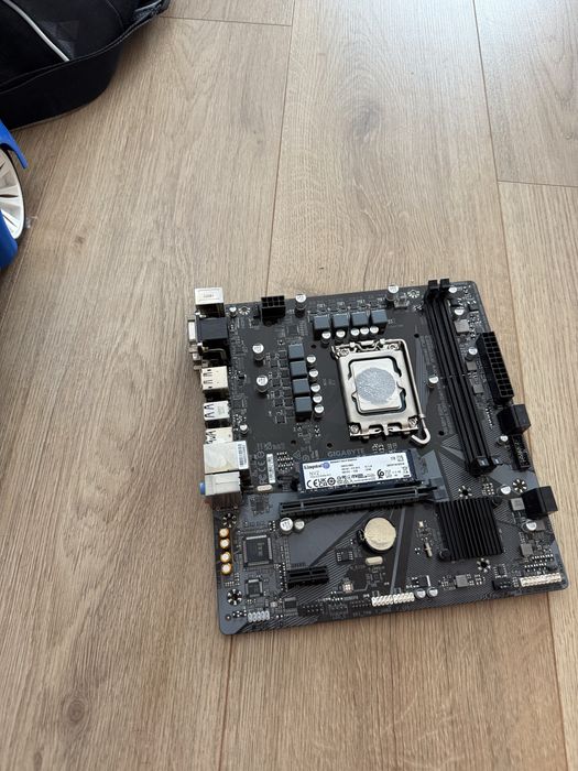 Kit Gaming Intel i5-12400F + Placă de bază Gigabyte H610M S2H DDR5 (Socket LGA1700)