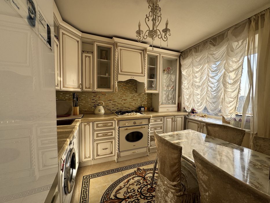 Продажа 4 комн. кв. - пр. Республики 32