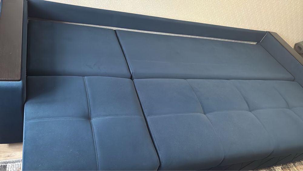 Продам диван.