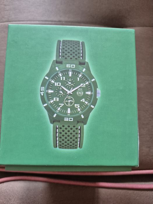 Продавам нов часовник