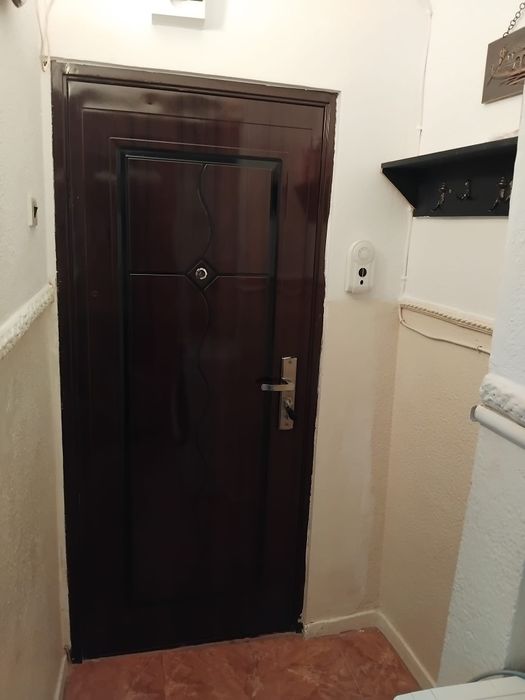 Garsoniera renovată,mobilata, situată într-o  zonă liniștită