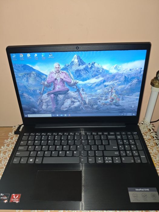 Laptop Lenovo impecabil la cutie