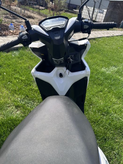 Скутер Click, на номерах