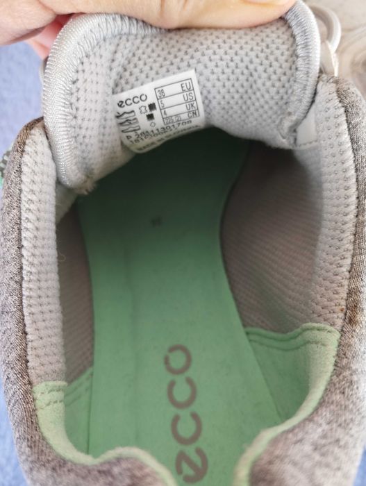 Skechers и ecco  номер 36.