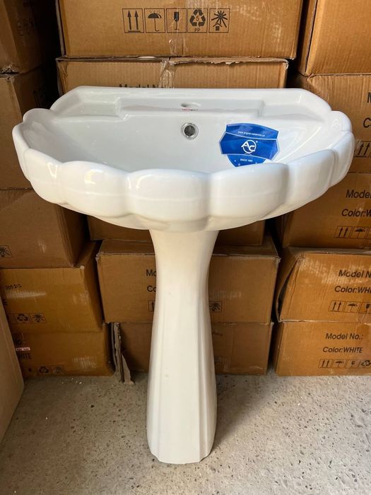 Keng turdagi Vanna va rakvinalar