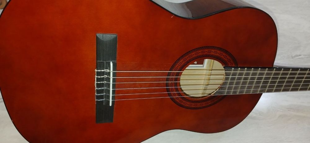Gitara original sotiladi