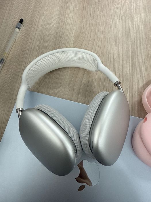 Продам AirPods pro Max