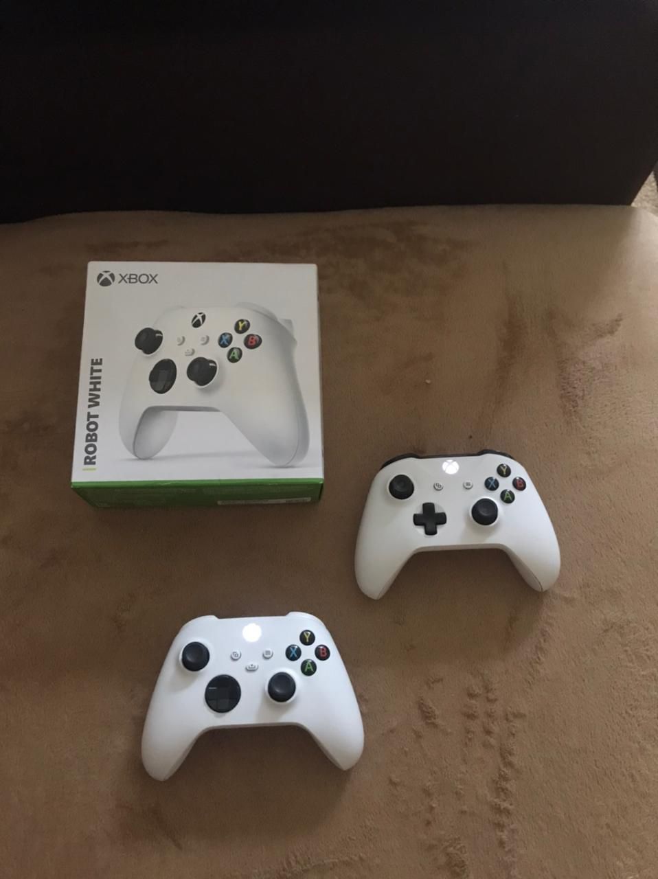 Xbox controller robot white