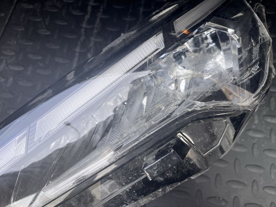 Продам фару на Geely Coolray, оригинал левую