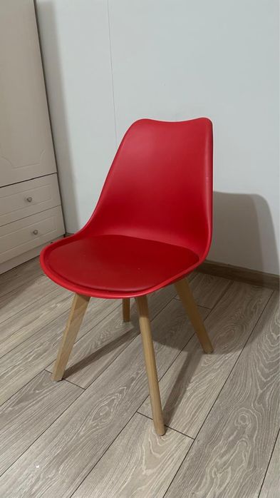 стул красный зета