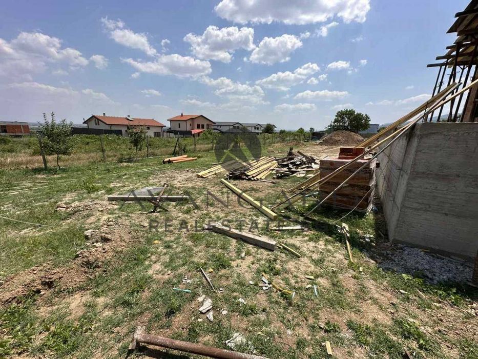 оф.23101 Двуетажна къща с двор/ Брестник