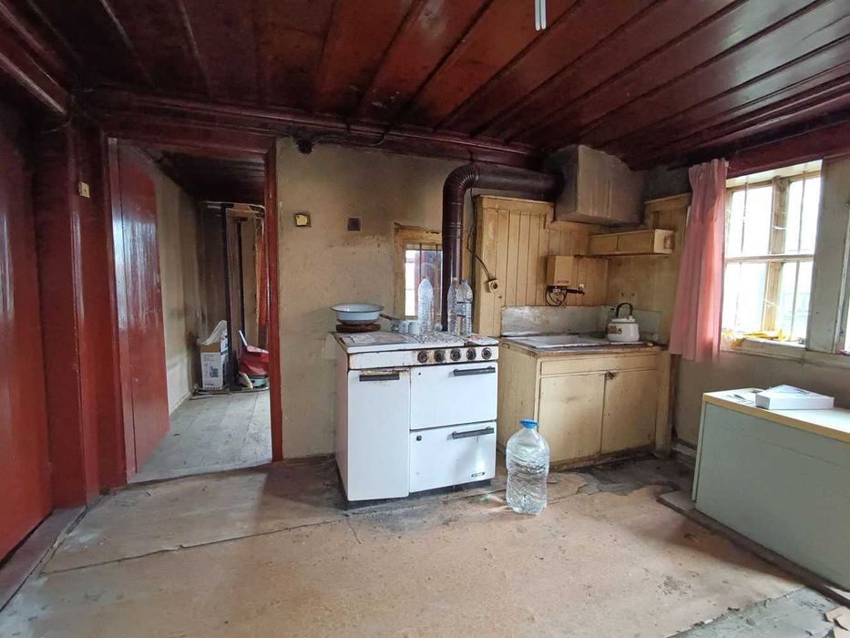 Двуетажна къща в село Драгижево