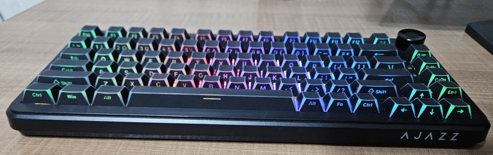 Продам черные кейкапы с прозрачными углами 75%+