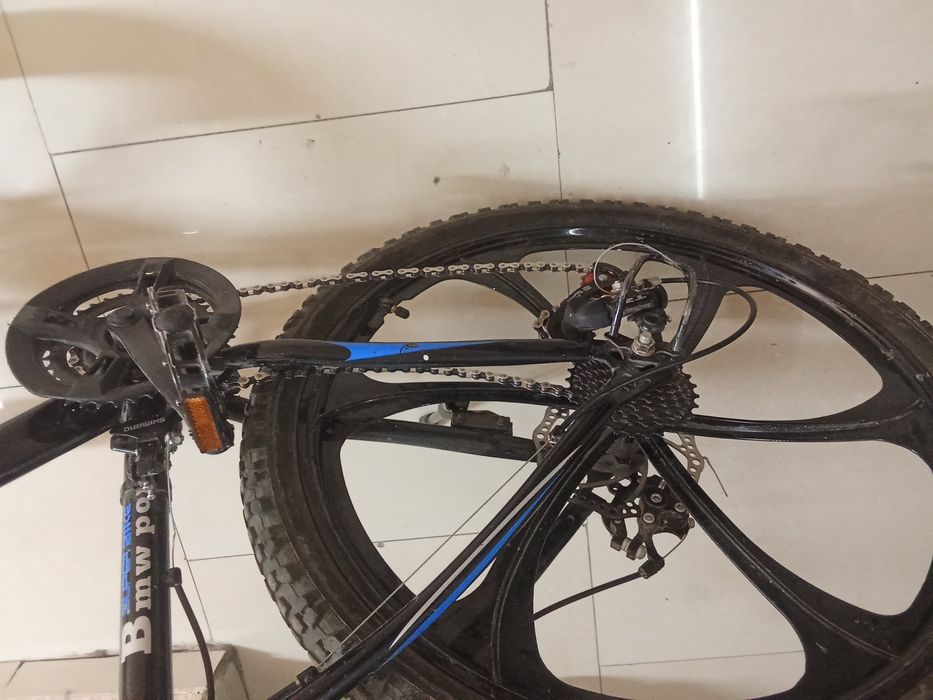 Срочно Продам велосипед BMW черный