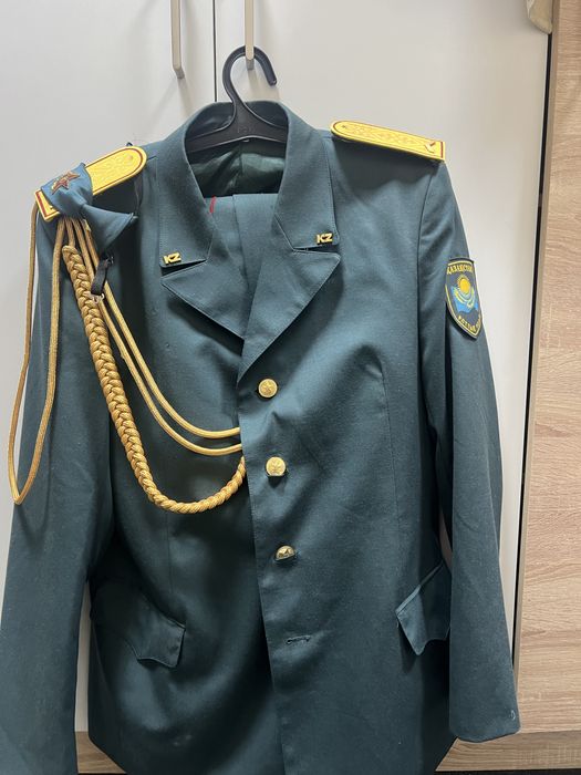 китель и штаны продам