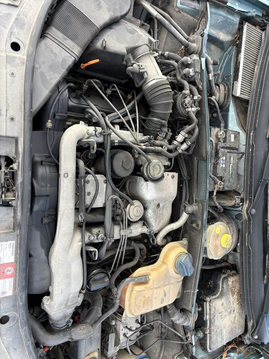 На части Audi A6 2.5 180