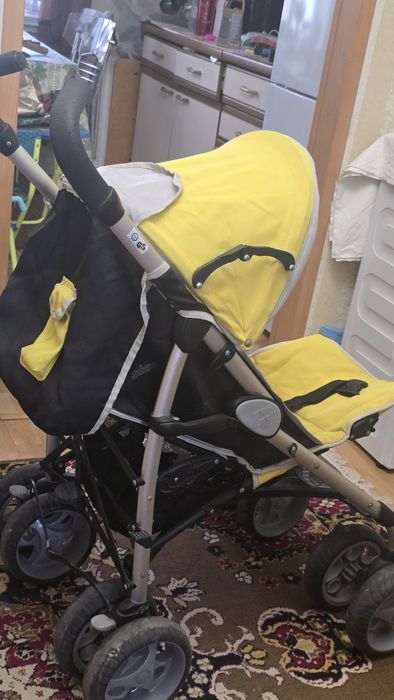 Коляска от бренда Chicco.