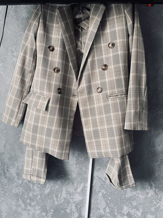 Продам брючный костюм