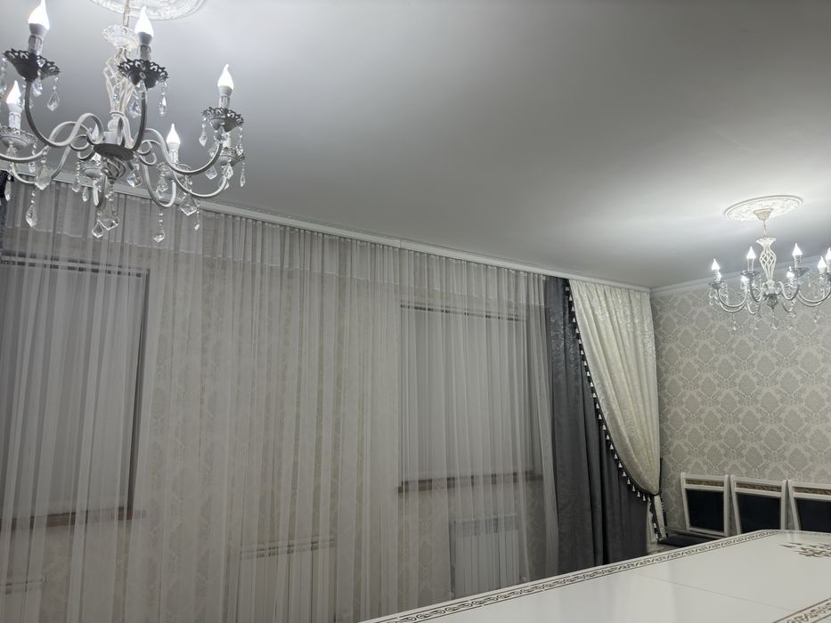 Люстра на 8 лампочек. 2 шт