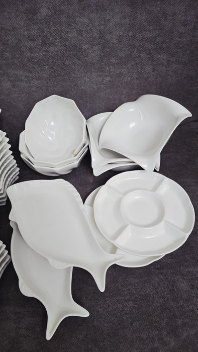 Срочно продам набор посуд для гостей